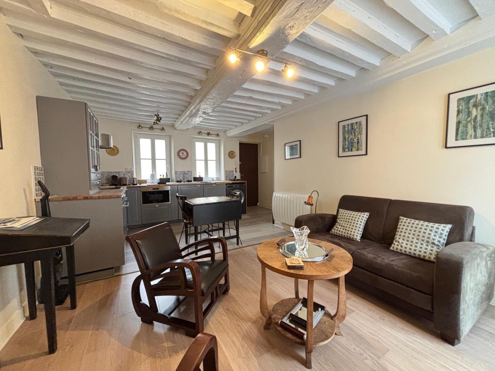 Les Remparts Apt Spacieux 1 Er Etage Renove Joliment Decore Bien Equipe Plein Centre Bayeux Proche Plages Du Debarquement Parking Gratuit A Proximite Exterior foto